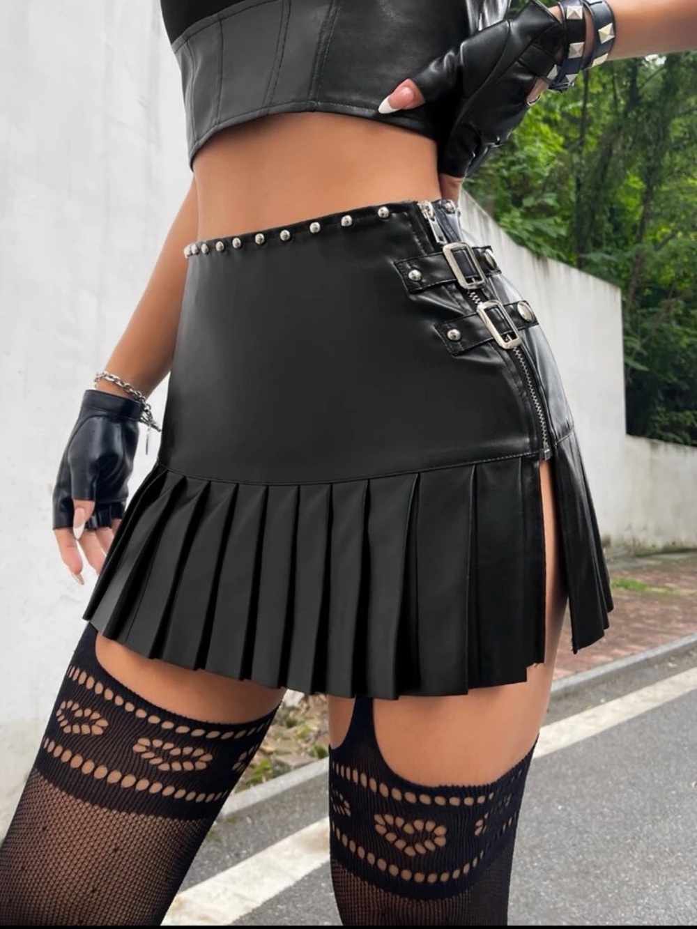 SHEIN black pleated mini skirt